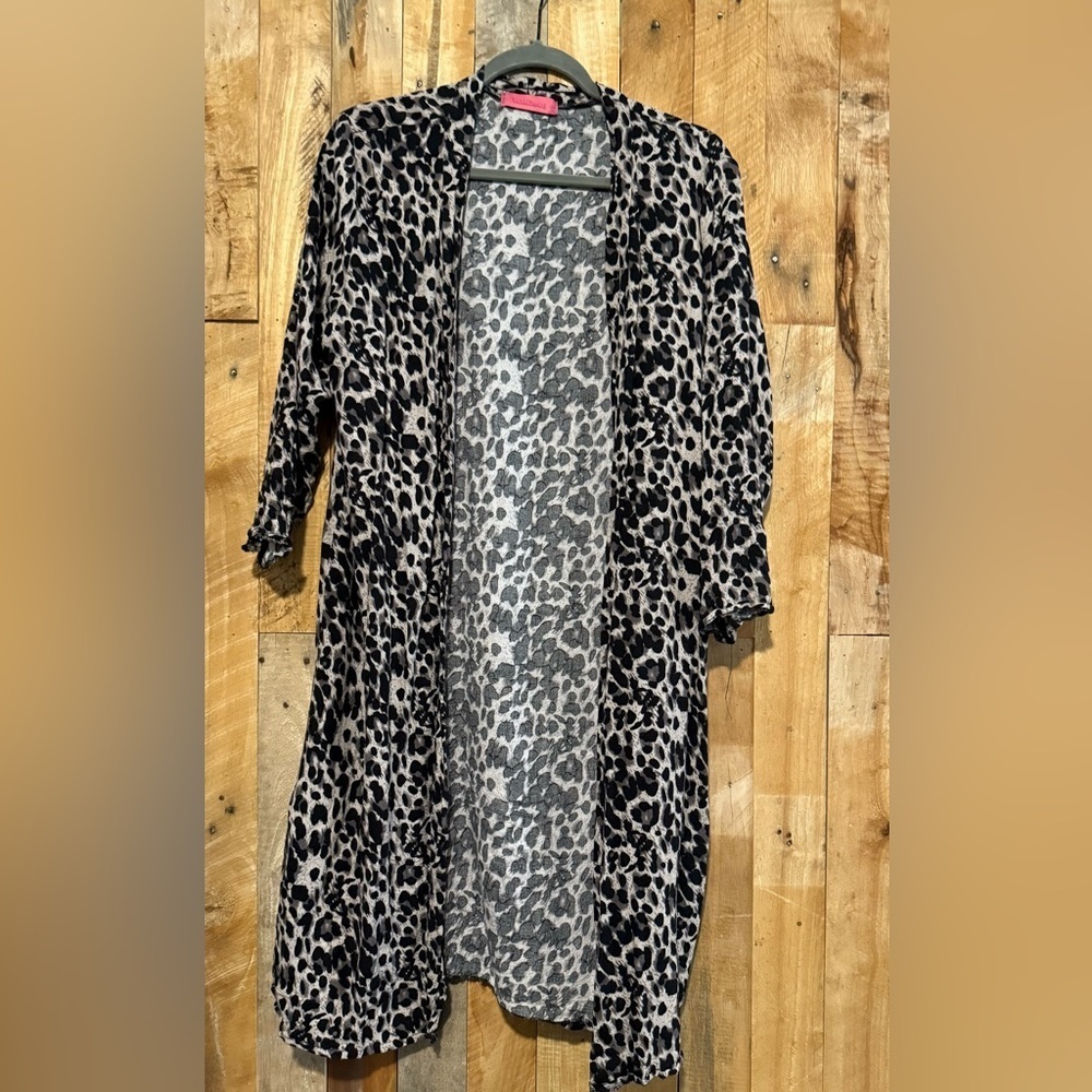 Chic Leopard Print Women's Cape - image 3
